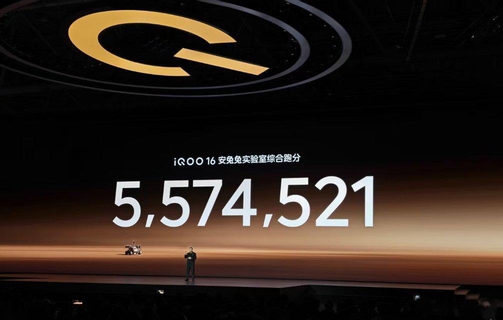 iQOO16首批搭载第六代骁龙8超级至尊版，安兔兔实验室跑分557W。 ​​​