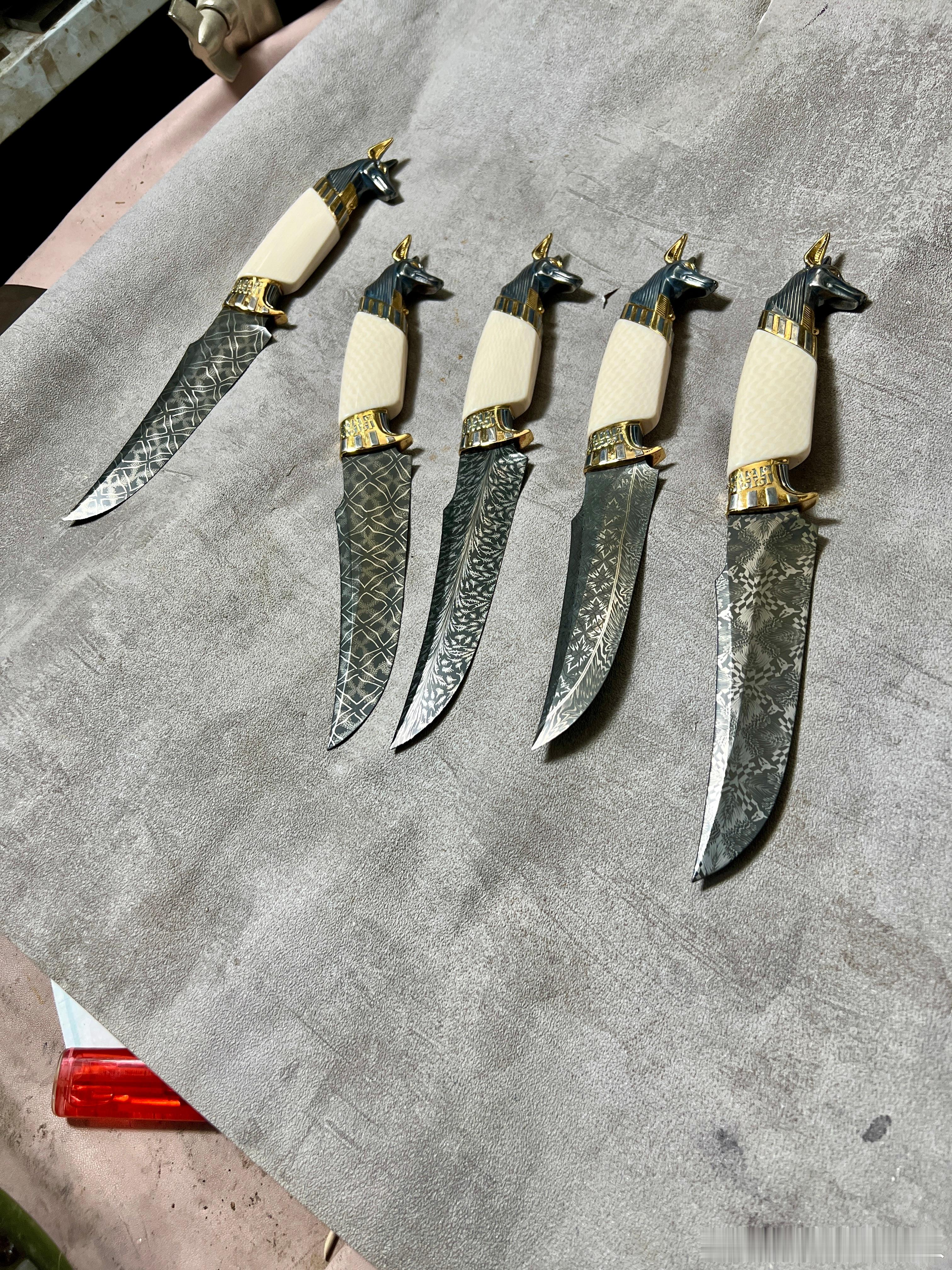 新做的阿努比斯大马小猎图里的是定制版，这个还会有量产版本这个月开始正式开始更新今