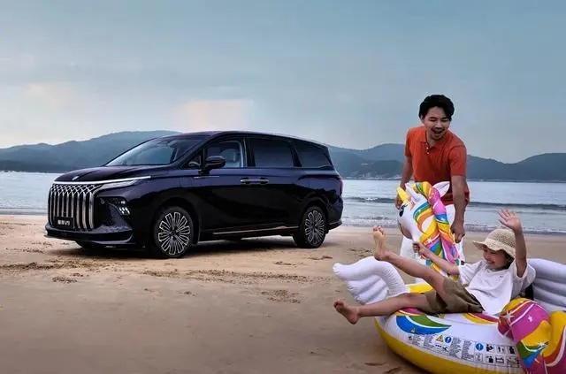 智能化方面，星海V9配备L2 +级智能辅助驾驶，包含自适应巡航、车道偏离预警、前