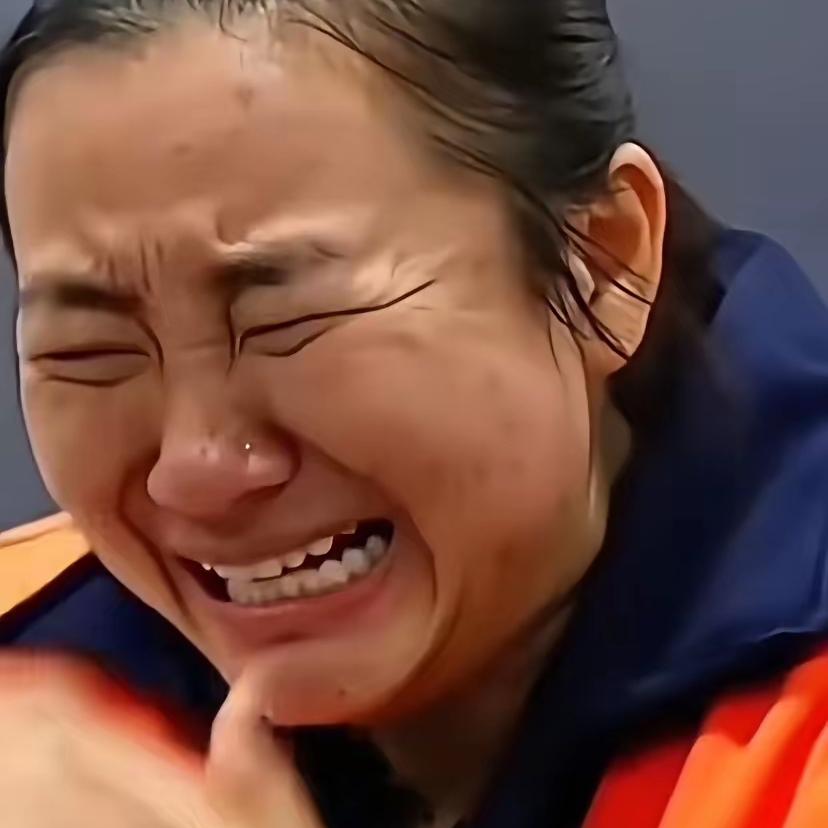 明珍珍纯属自食其果，现在哭破喉咙也没用！以前多横，如今就有多惨。
 
手上沾了十