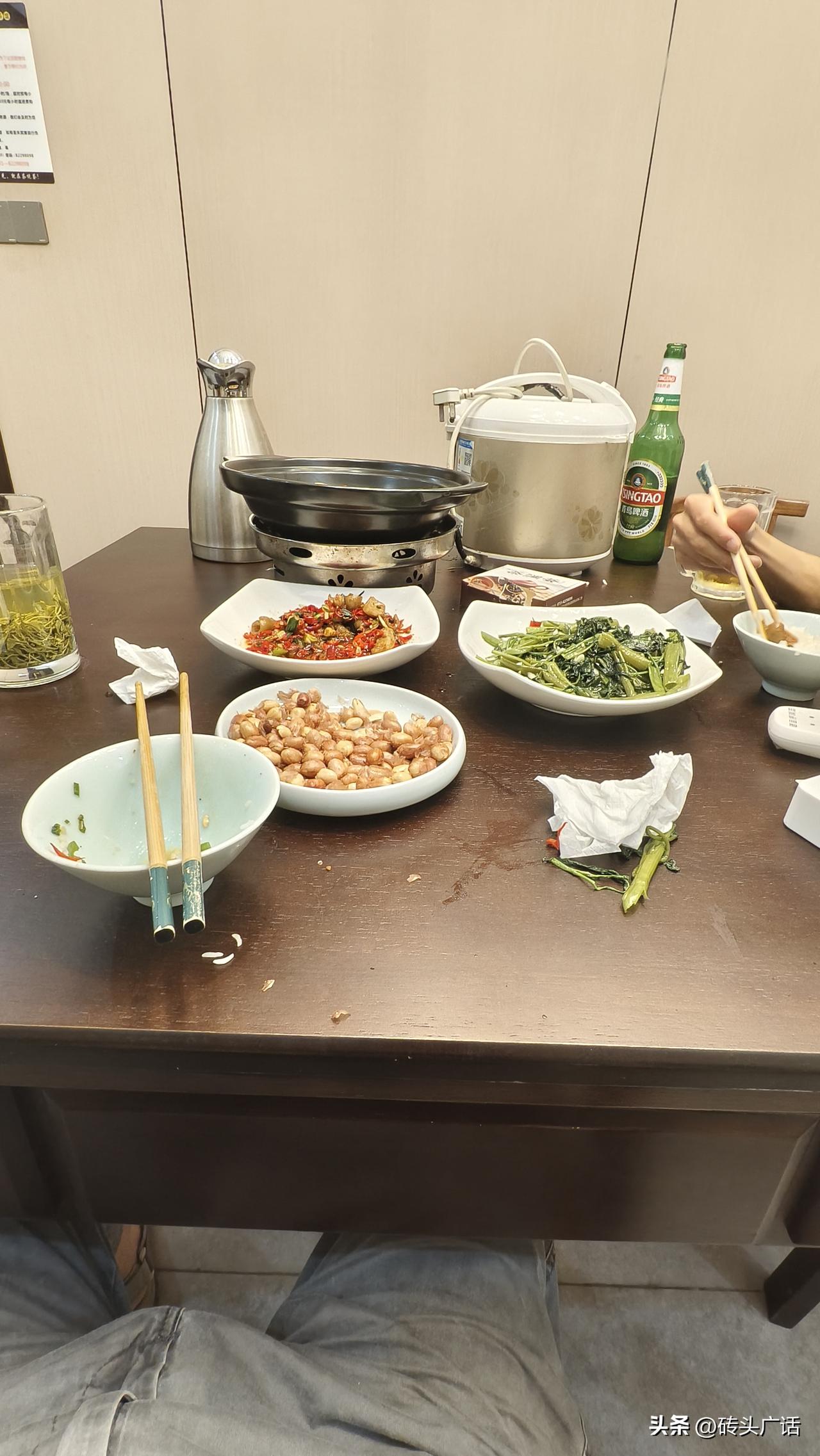 我体质总体还好，就是整体是上焦有点热燥，经常喝点广东凉茶比较舒服，去年十月兄弟送