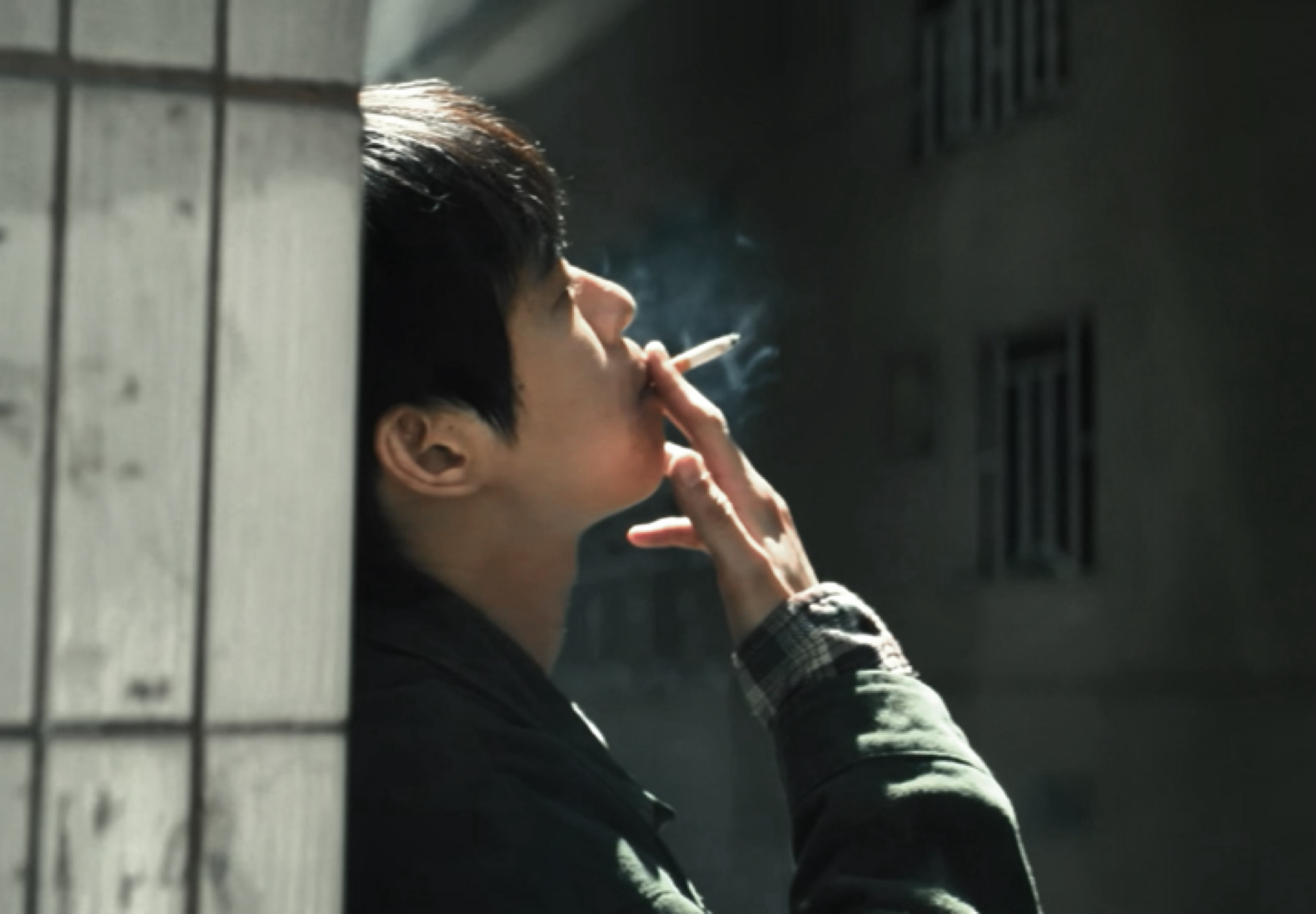 颓废陆鸣 这味对了🚬魏大勋有罪之身吸烟镜头