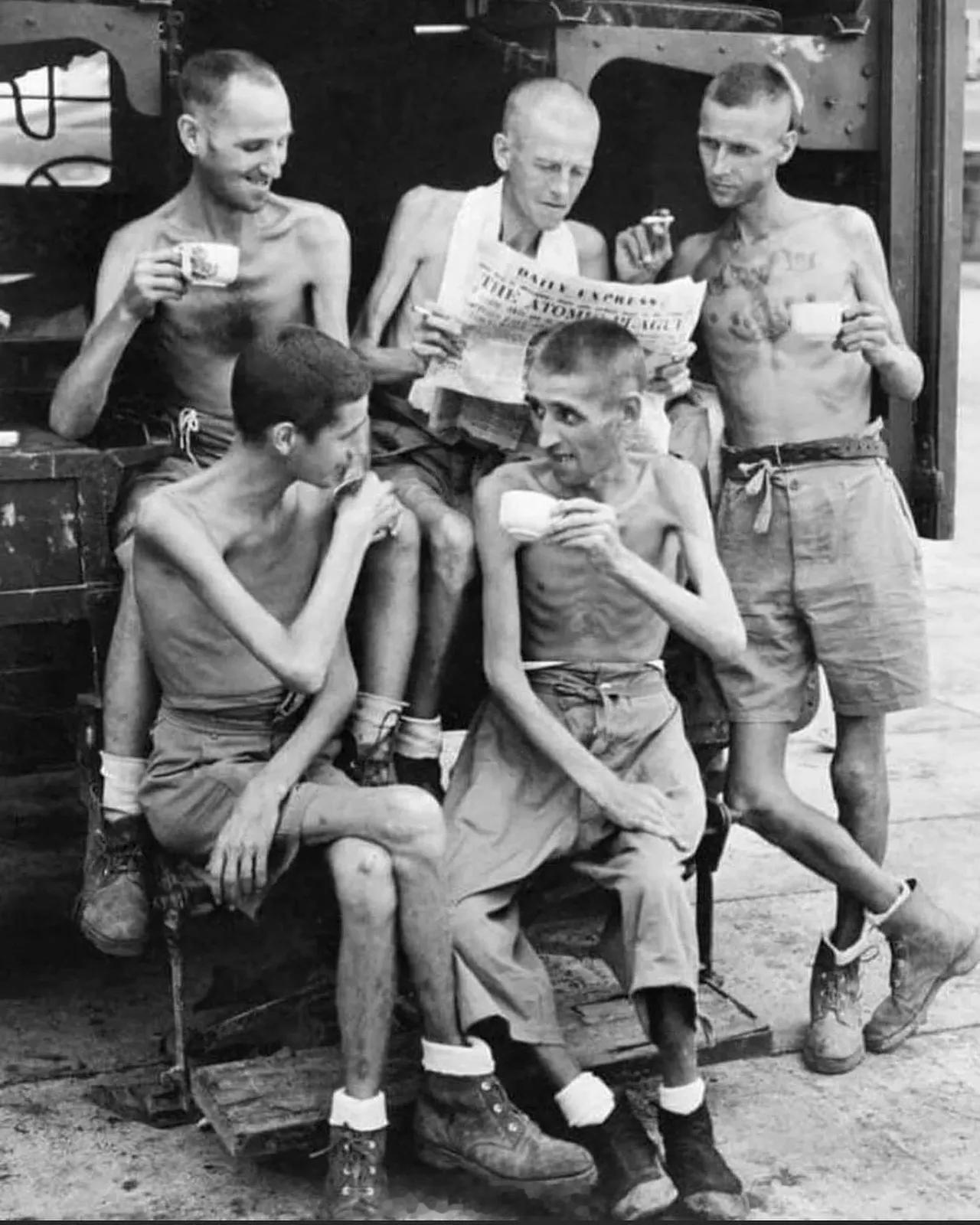 1945年9月，从新加坡日军集中营里解救的幸存英国士兵，形同骷髅💀