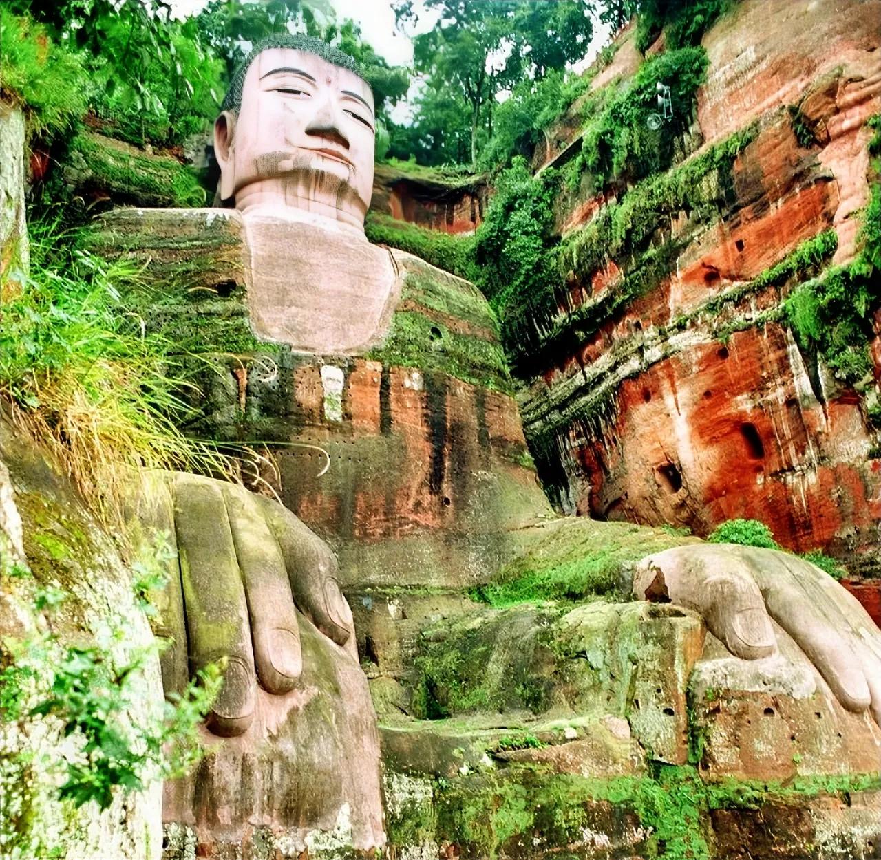 原来乐山大佛还有这讲究

去乐山旅游的时候，听导游讲了个超有意思的事儿，说是乐山