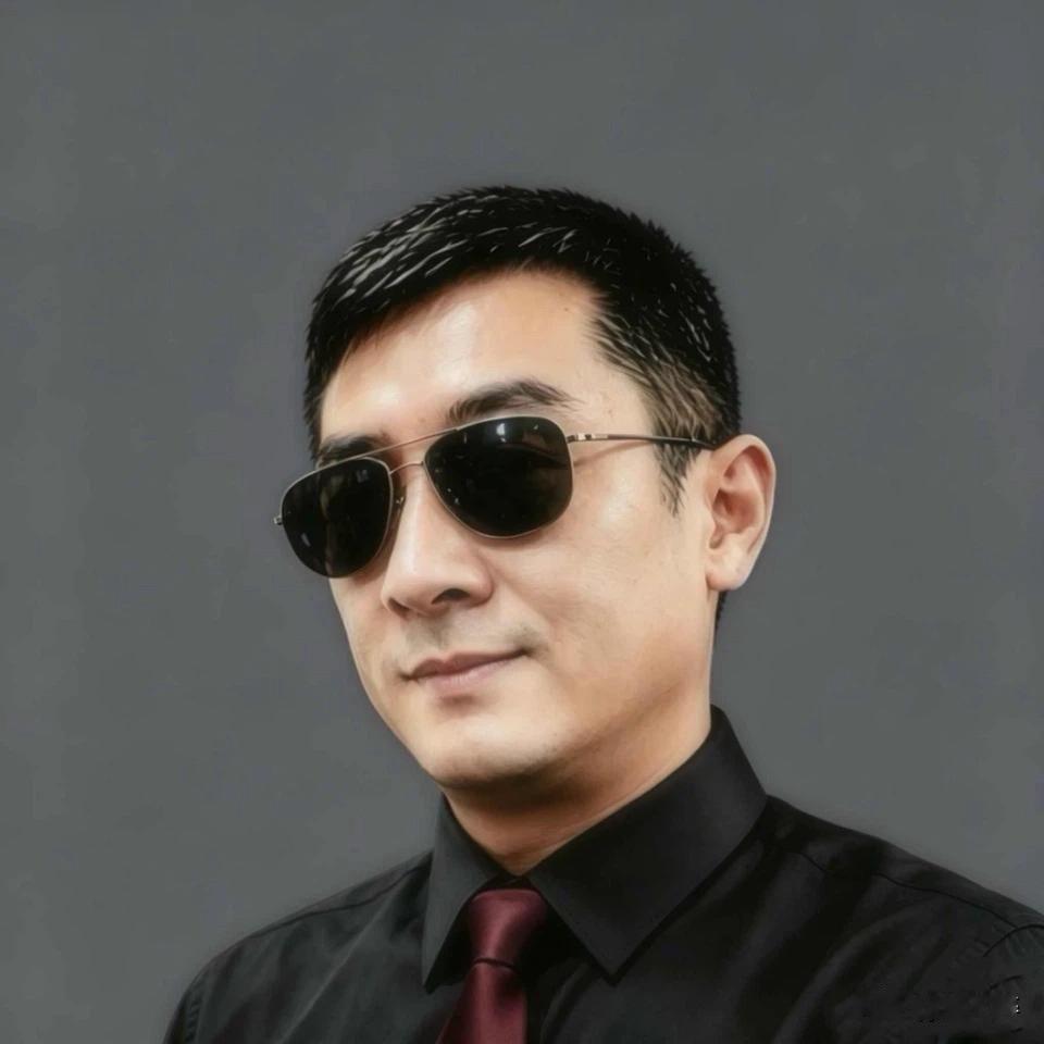 网络从来不是法外之地，退休人员更应当谨言慎行。
一些人退下来，约束就消失了，仿佛