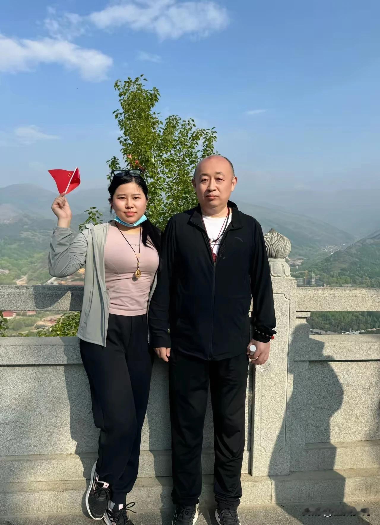 难怪现在那么多年轻女孩喜欢嫁五十多岁的大叔老板，原来她们都被老板惯着宠着，吃香的