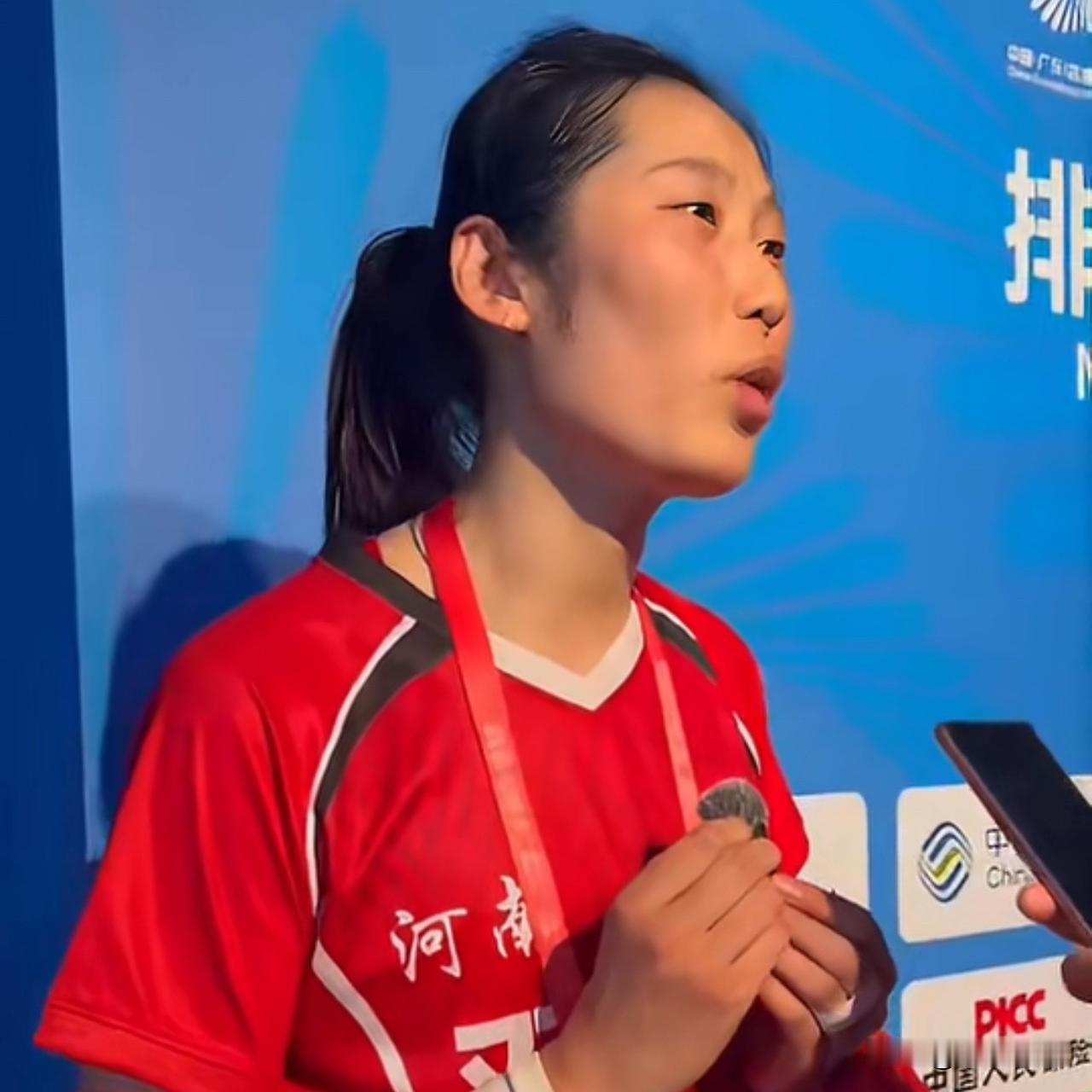 关于朱婷，有个现实要客观面对：

河南女排虽然 4 连胜，出线肯定没有问题，但是