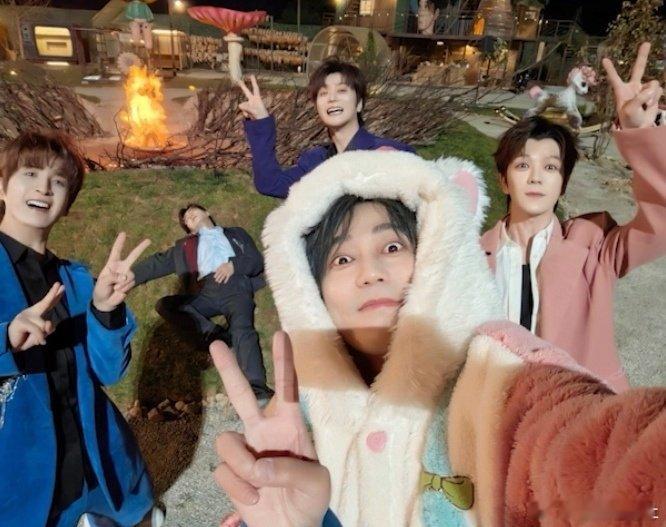 王铮亮 我的身后空无一人 亮哥内心直接破防！本想在快乐老友记上演复仇爽剧，结果被