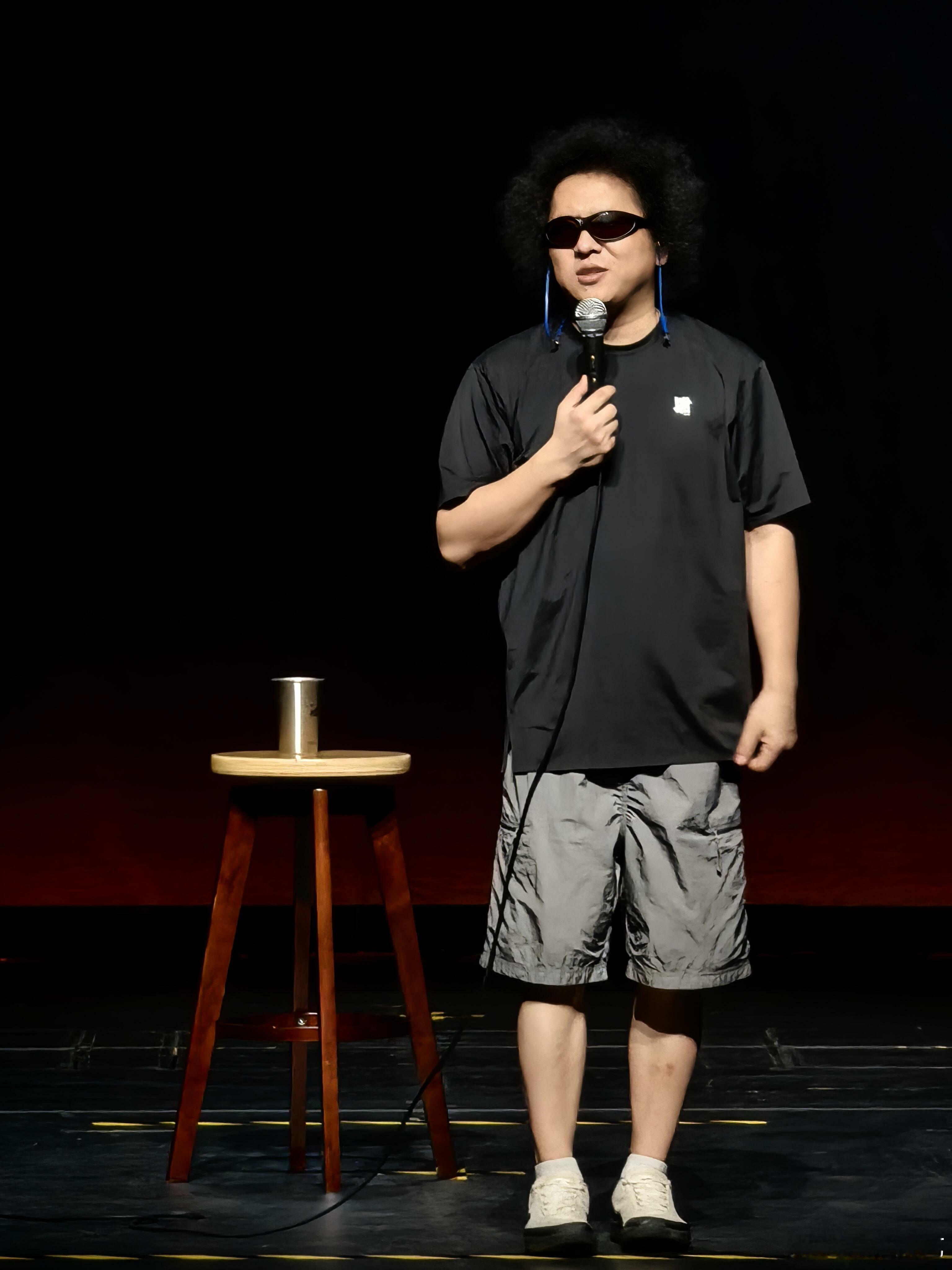 马思纯说黑灯是反诈天使喜剧之王单口季 本来随便点开综艺，直接被黑灯这段牢牢抓住注