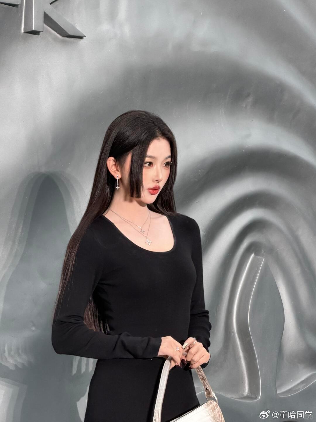 孔雪儿公主切黑长直孔雪儿上海线下活动谁逛上海线下活动现场不被孔雪儿戳中，全新公主