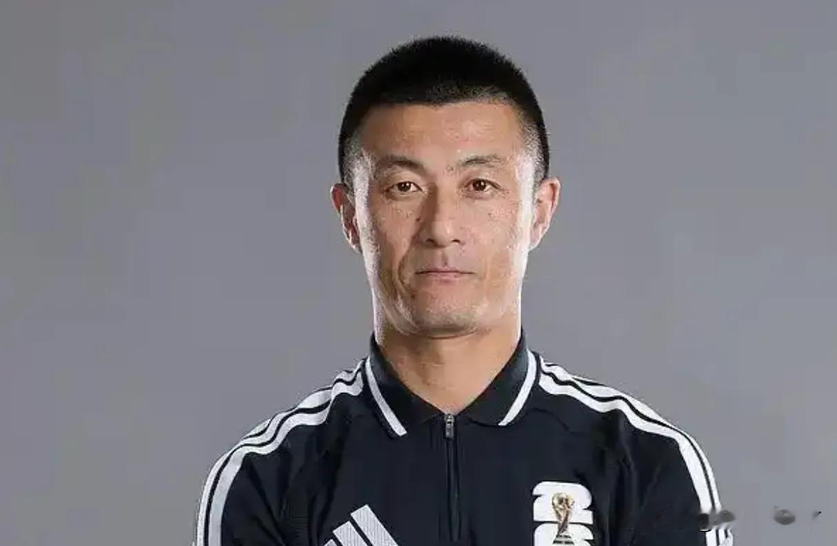 今天又一个喜讯就是有位中国人“驾临”世界杯赛场，成为参加本届世界杯的第一人！
他