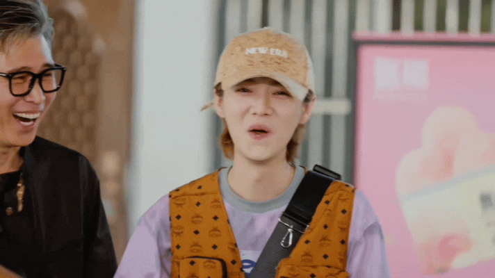 鹿晗跳孔雀舞鹿晗最佳学员鹿晗学孔雀舞也太有天赋了，一学就会就算了，还被老师评为最