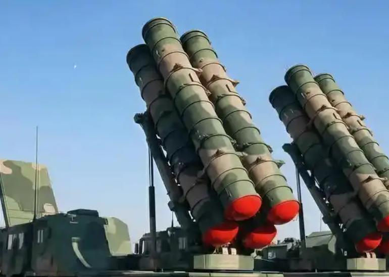 为什么外敌越来越不怕中国？
近年来，从东海、南海到周边空域，一些国家不断增加军事