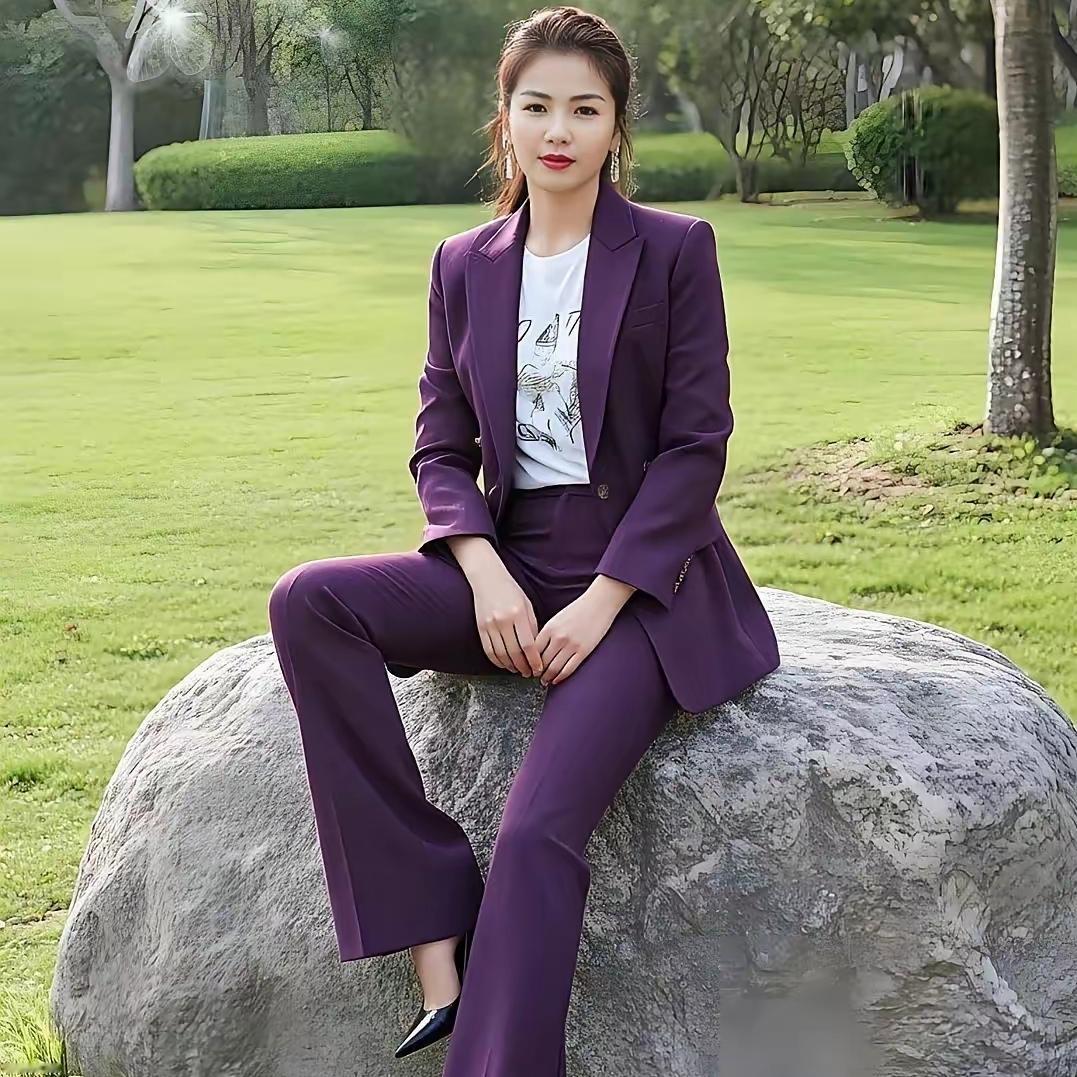 I

你能想象刘涛穿上紫色西服会有多惊艳吗？近日，她身着一袭紫色西服惊艳亮相，瞬