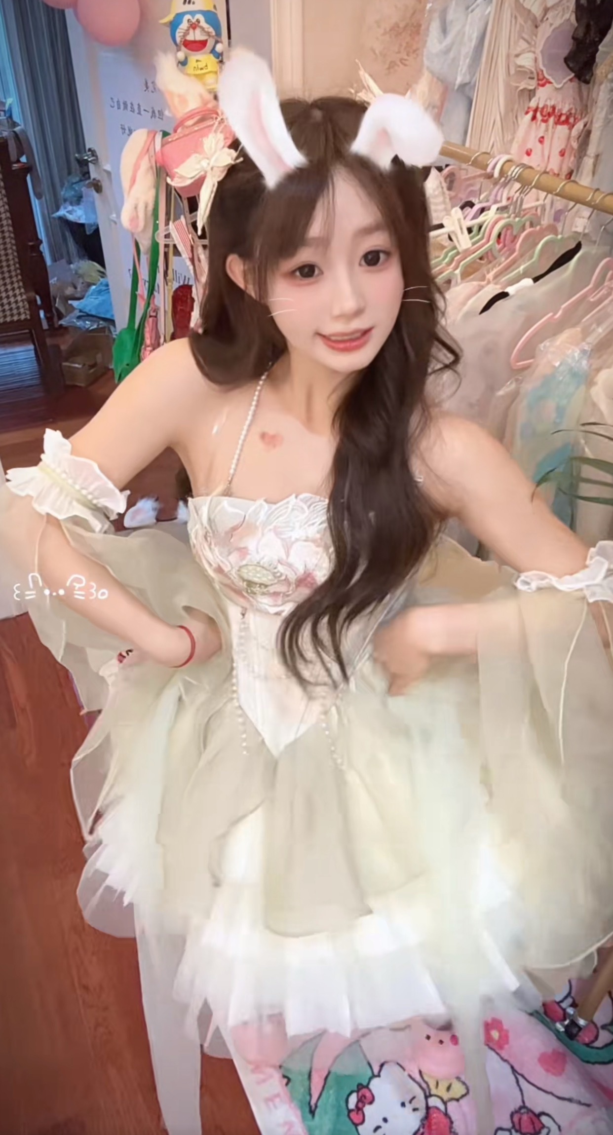 安静公主自曝绝经网红安静公主直播自曝25岁已经绝经，由于长期熬夜和高强度直播导致