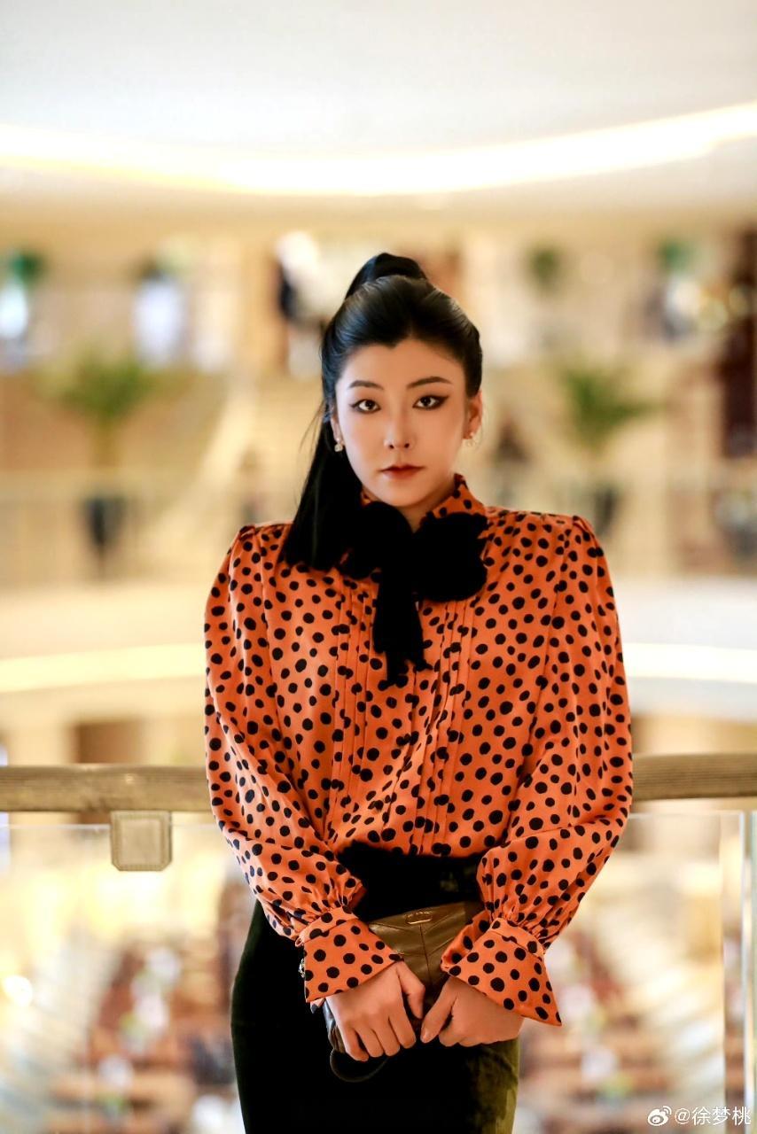 张纯烨连热搜都给谢依霖徐梦桃想好了张纯烨发现徐梦桃谢依霖的私人恩怨张纯烨这波也是