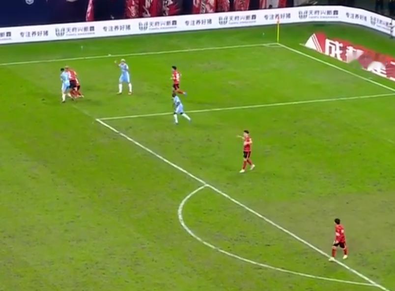 除了浙江绿城外，其他球队真是展现出高贵的品质。
比如河南建业，同样的无欲无求，但