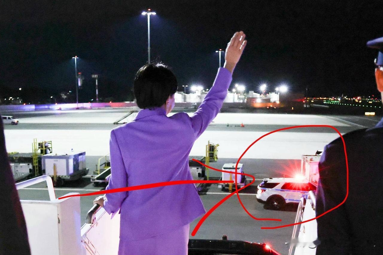 绷不住了！[我想静静][我想静静][我想静静]小日子首相高市抵达美国机场，这现场