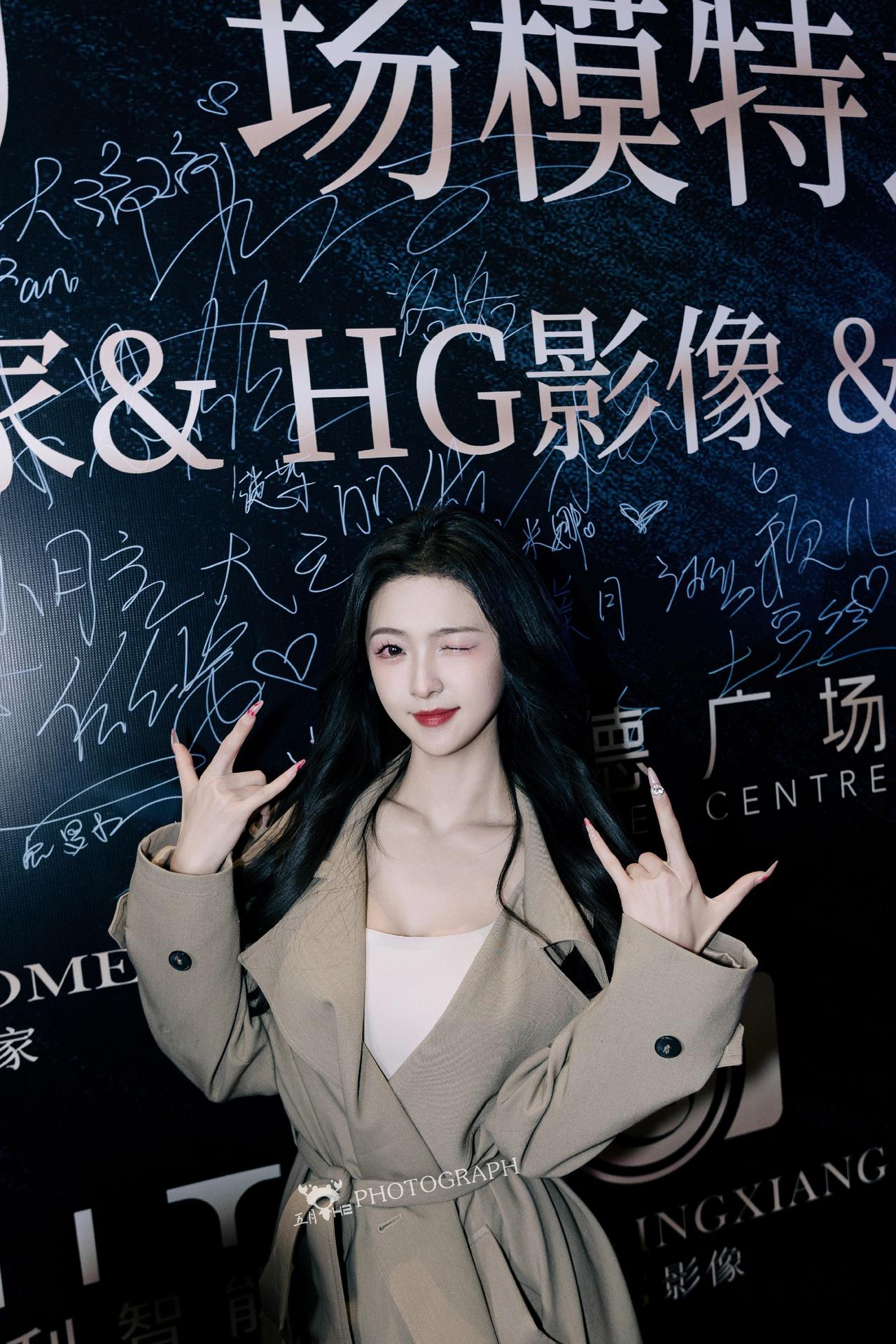 绵绵总，你好！任绵绵 车模 天德广场 美女车模 女神降临 @任绵绵