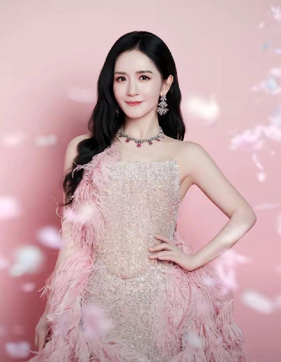 谢娜晒乘风九宫格！与姐姐们并肩闪耀，状态超燃
 
         4月8日，谢