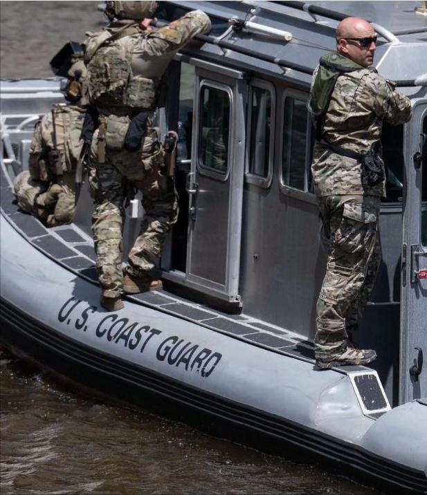 美国扣押第二艘油轮后，马杜罗终于等来外援，特朗普真正目的曝光

当地时间12月2