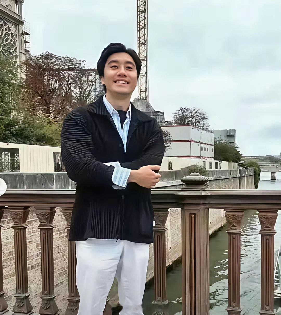 李咏女儿的男朋友简直太帅了 ，不仔细看，还以为是王自如。 