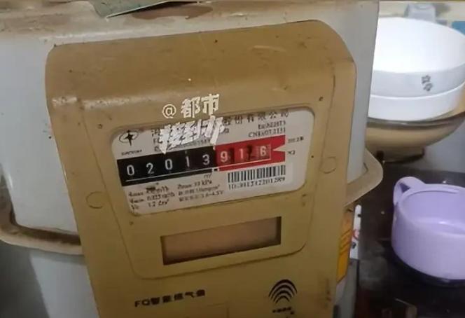 太冤了！河南开封一名男子入住二手房三年，全程零缴费正常使用燃气。
 
他一直轻信