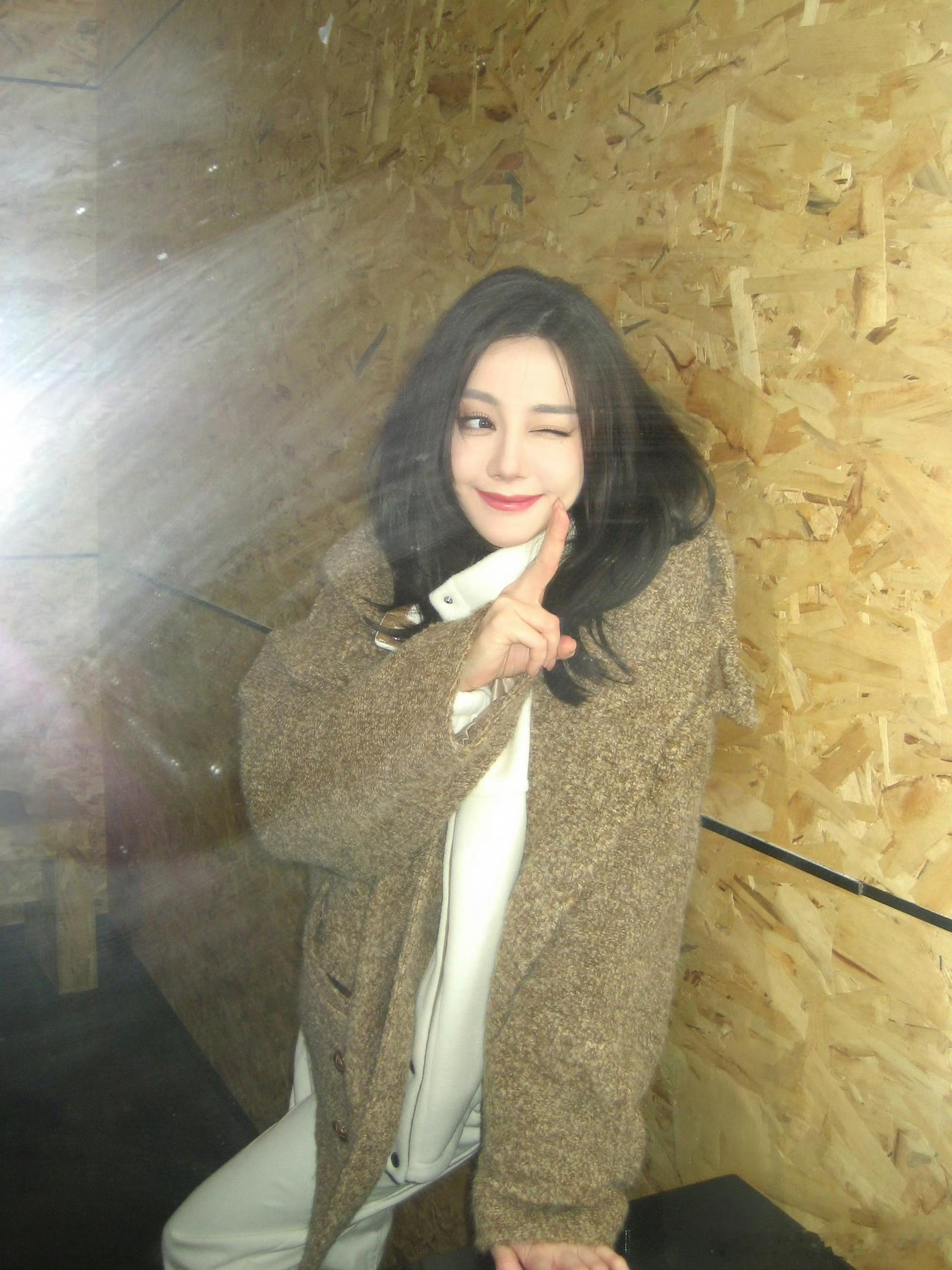 迪丽热巴眯眼wink啊啊啊！！！防沉迷系统已无用，0人能抵御迪丽热巴的wink太