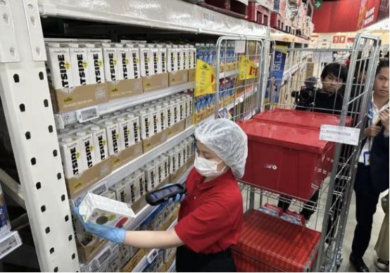 从投资中国到抄中国作业，时代彻底反转了，世界都开始向中国交学费。
 
44年前，