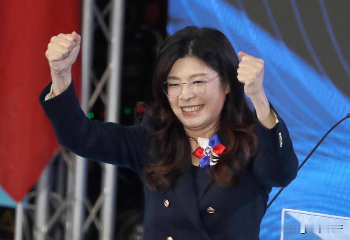 郑丽文访问大陆，目前收到的礼物主要有：
一是C919大飞机模型，上海参观时，获赠