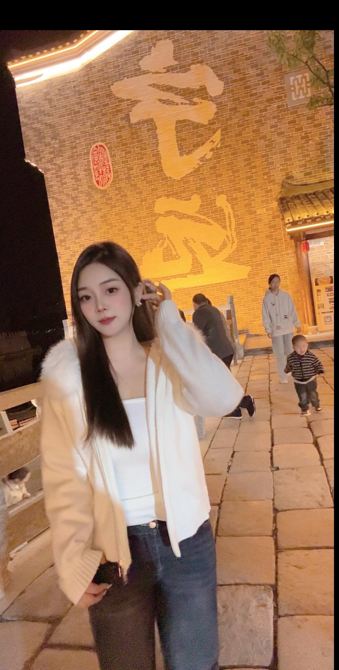 没有大梦想、赚点小钱、过个安稳踏实的生活 陪伴一下父母、偶尔追求诗和远方