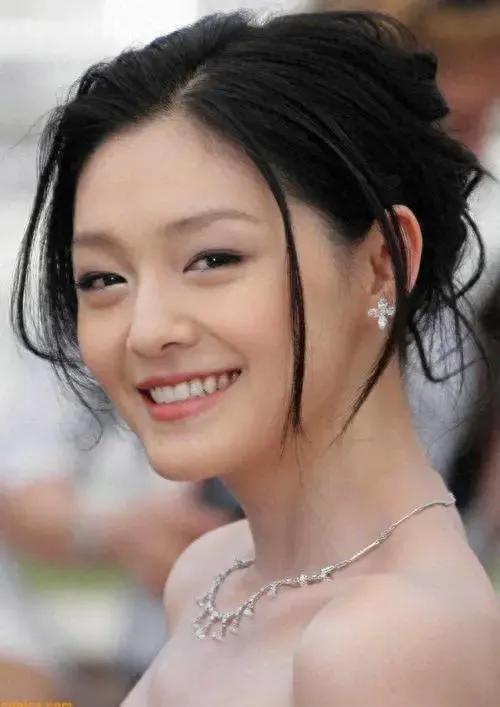大s的敢爱敢恨你喜欢吗大S的“敢爱敢恨”的确展现出她独特的个性。从她的多段感情经