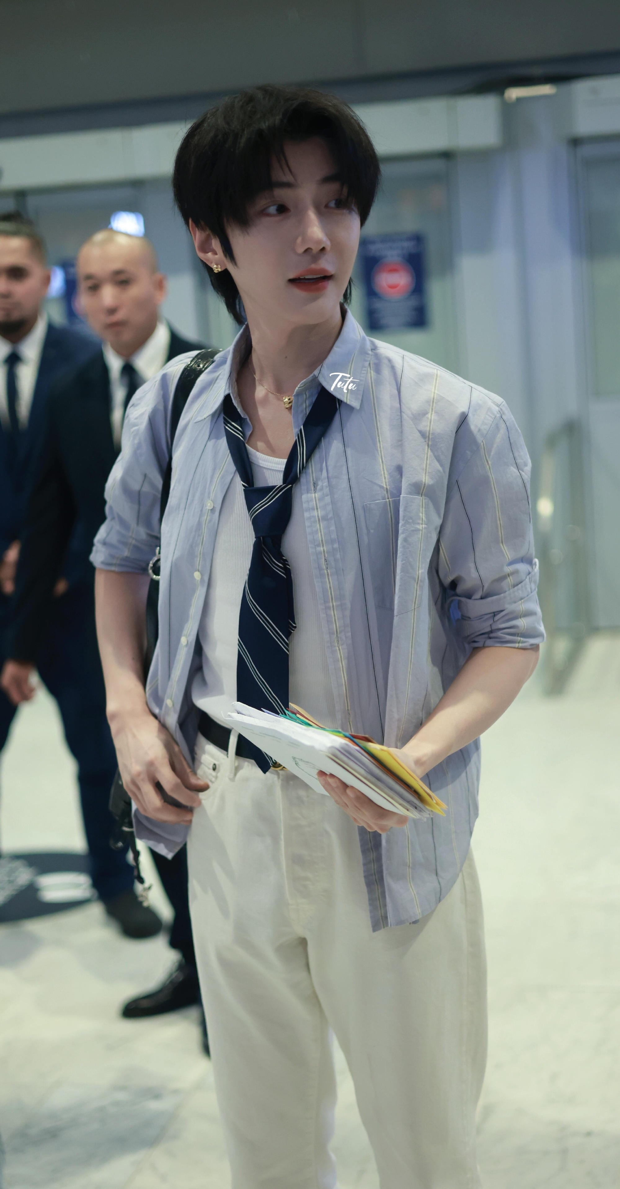 郝熠然抵达巴黎小合集期待郝熠然祝郝熠然巴黎之行圆满顺利～❤️🍃❤️