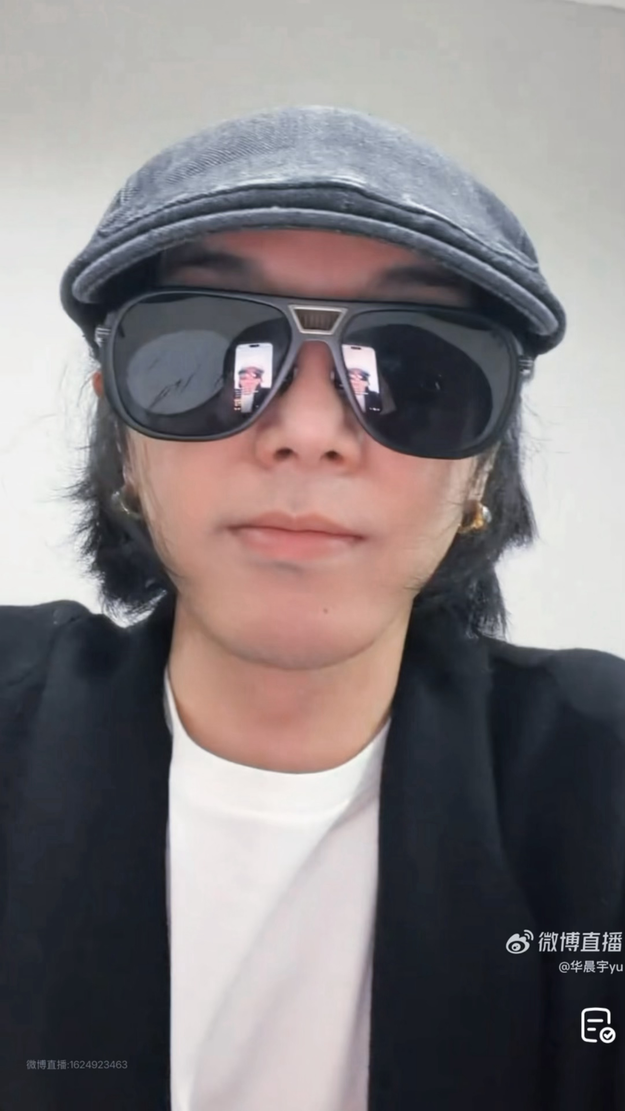 打开直播回放画面一转出现一个抿着嘴的小宝宝脸( '́⌣'̀)/(˘̩ε˘̩ƪ) 