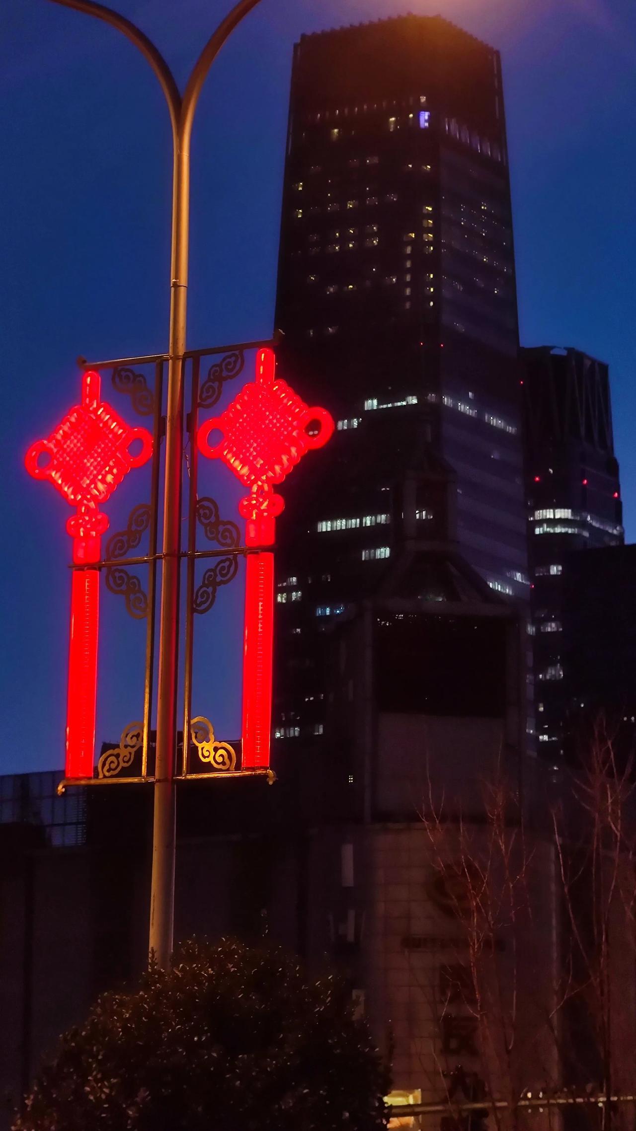 AI能创作出超越人类的艺术吗艺术需要的是走出不同，AI是无数人的经验的累积，俩个