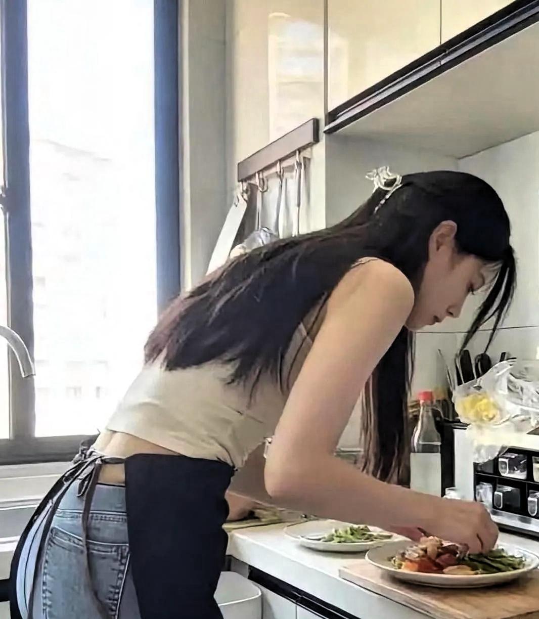 一男子常年不给妻子家用，却发现妻子和孩子依然不愁吃穿。好奇心驱使，他非但没有愧疚