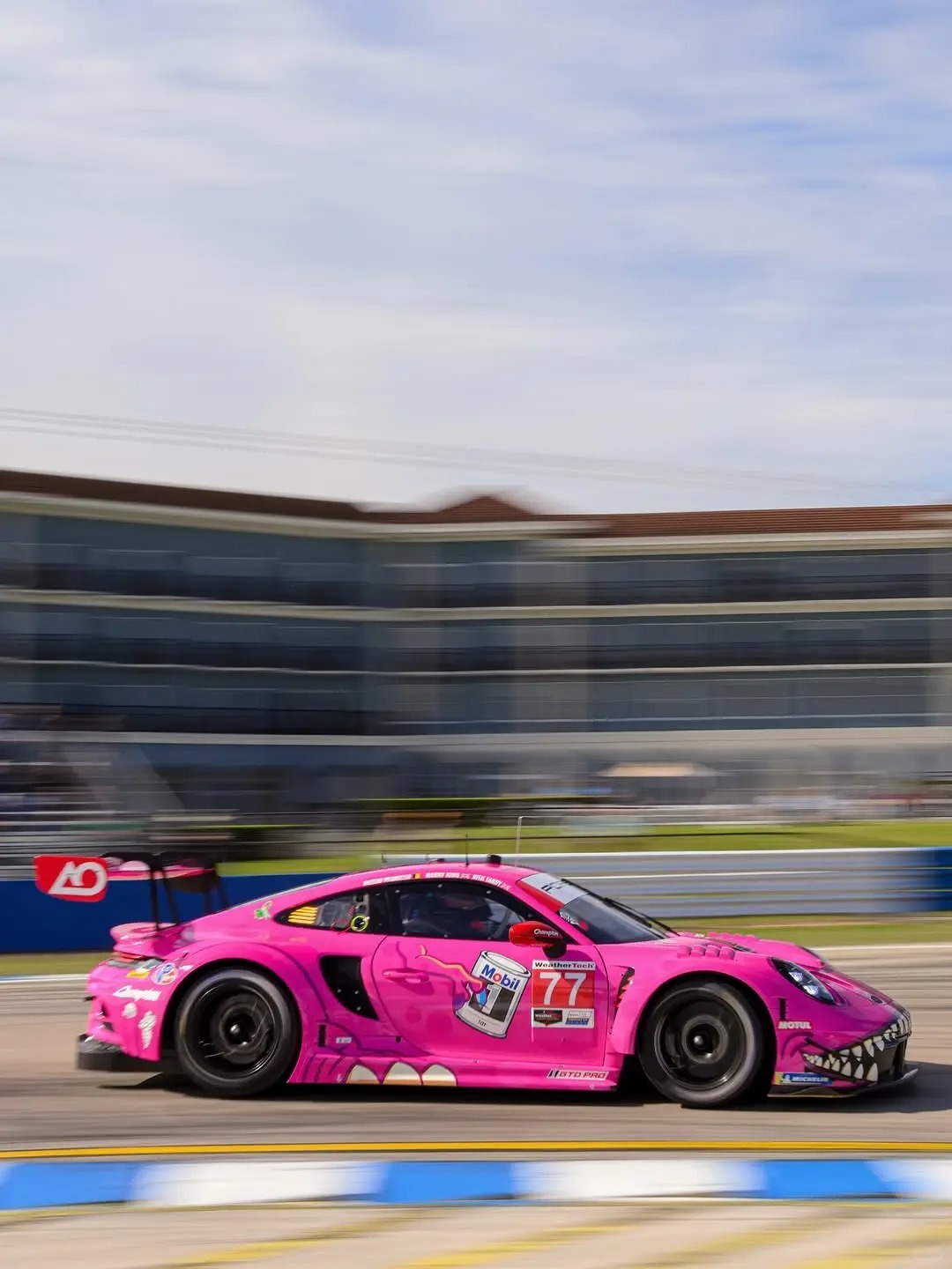 🦈：能不能让我咬一口，就一口车东车西