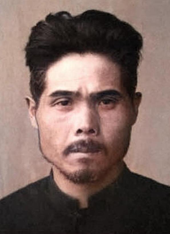 1943年松井曹长用木棒捅进妇女的身体，见妇女痛苦惨叫，大谷上等兵说：“短了，还