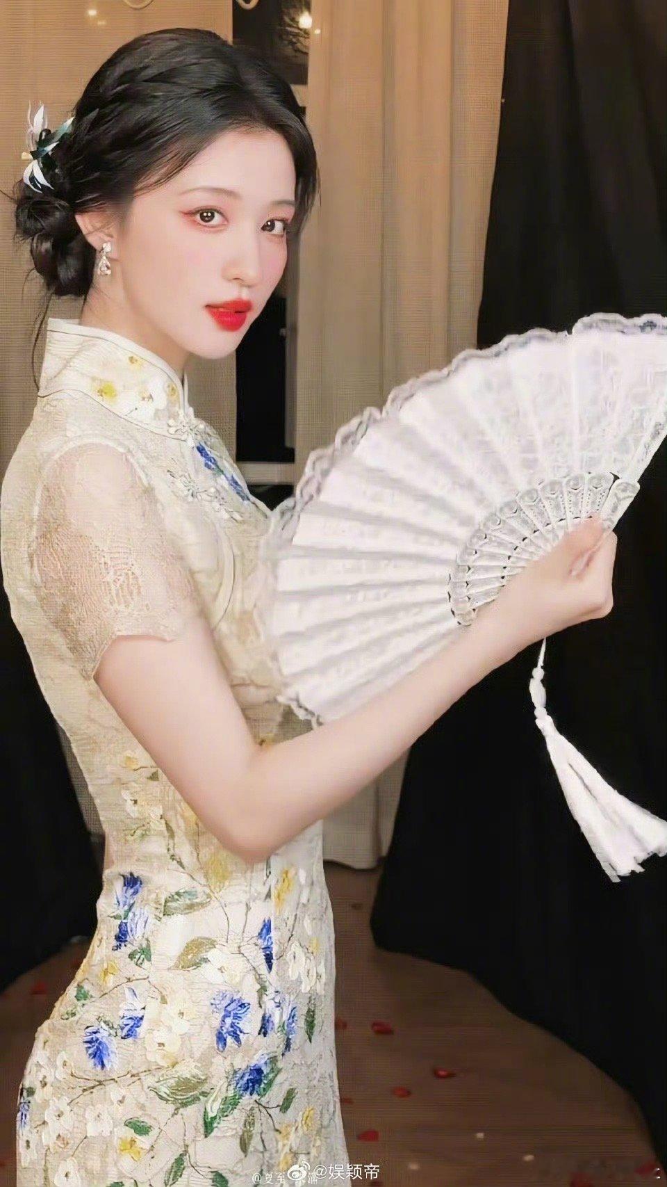 我天啊‼️好美的王楚然姐姐，氛围感直接拉满了！ ​​​