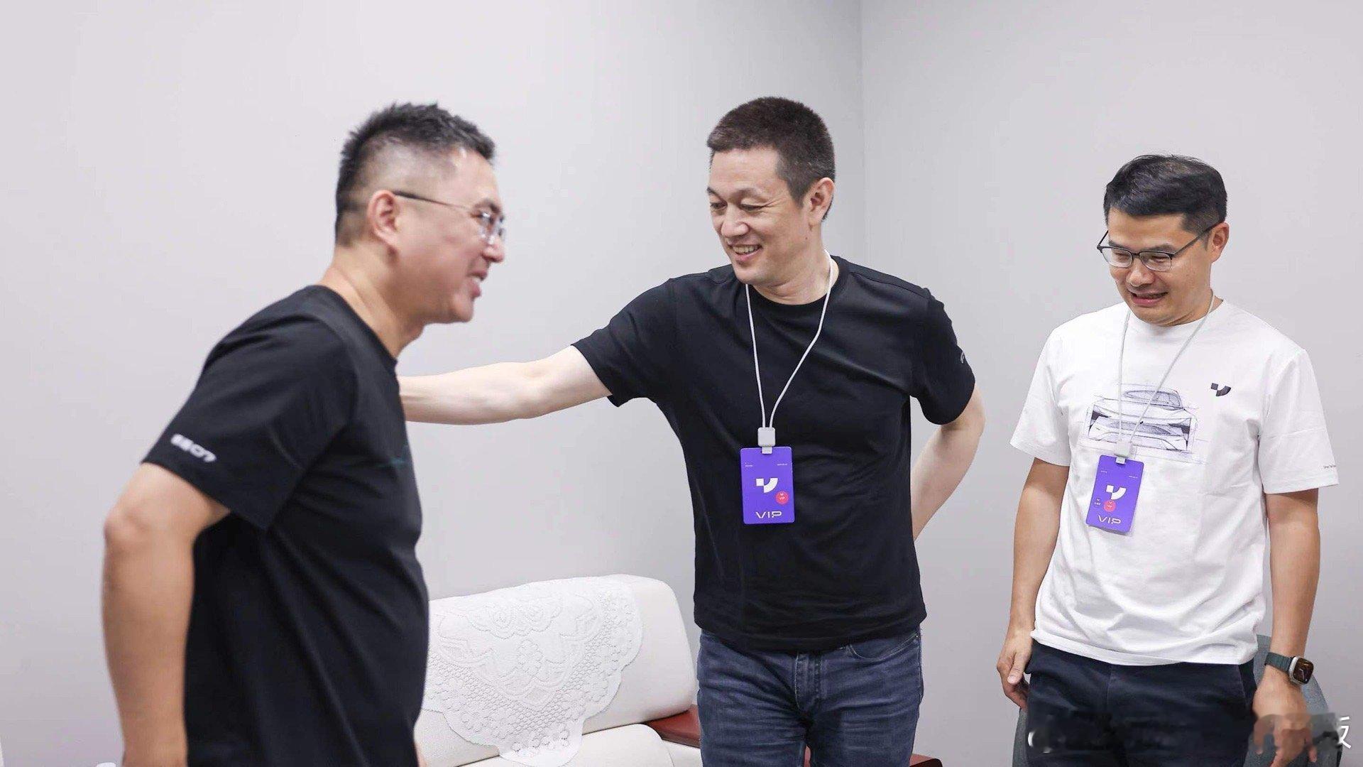 极越07发布会上大佬云集！蔚来李斌也来了，会不会有什么惊喜？#夏一平说极越07是