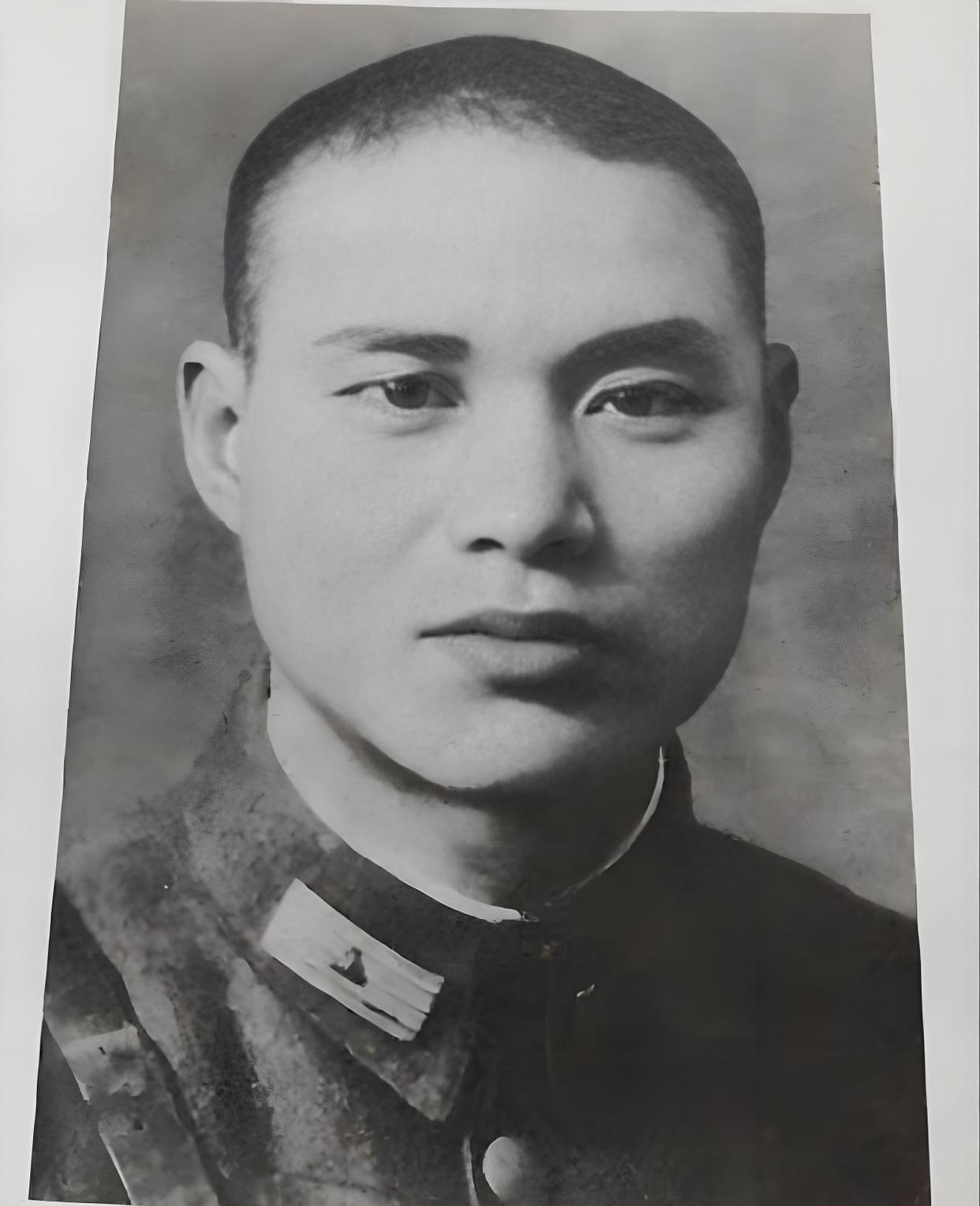 49年送毛人凤离昆明后，沈醉悔恨不已道：我当初不该心软
 
1949年的昆明，国