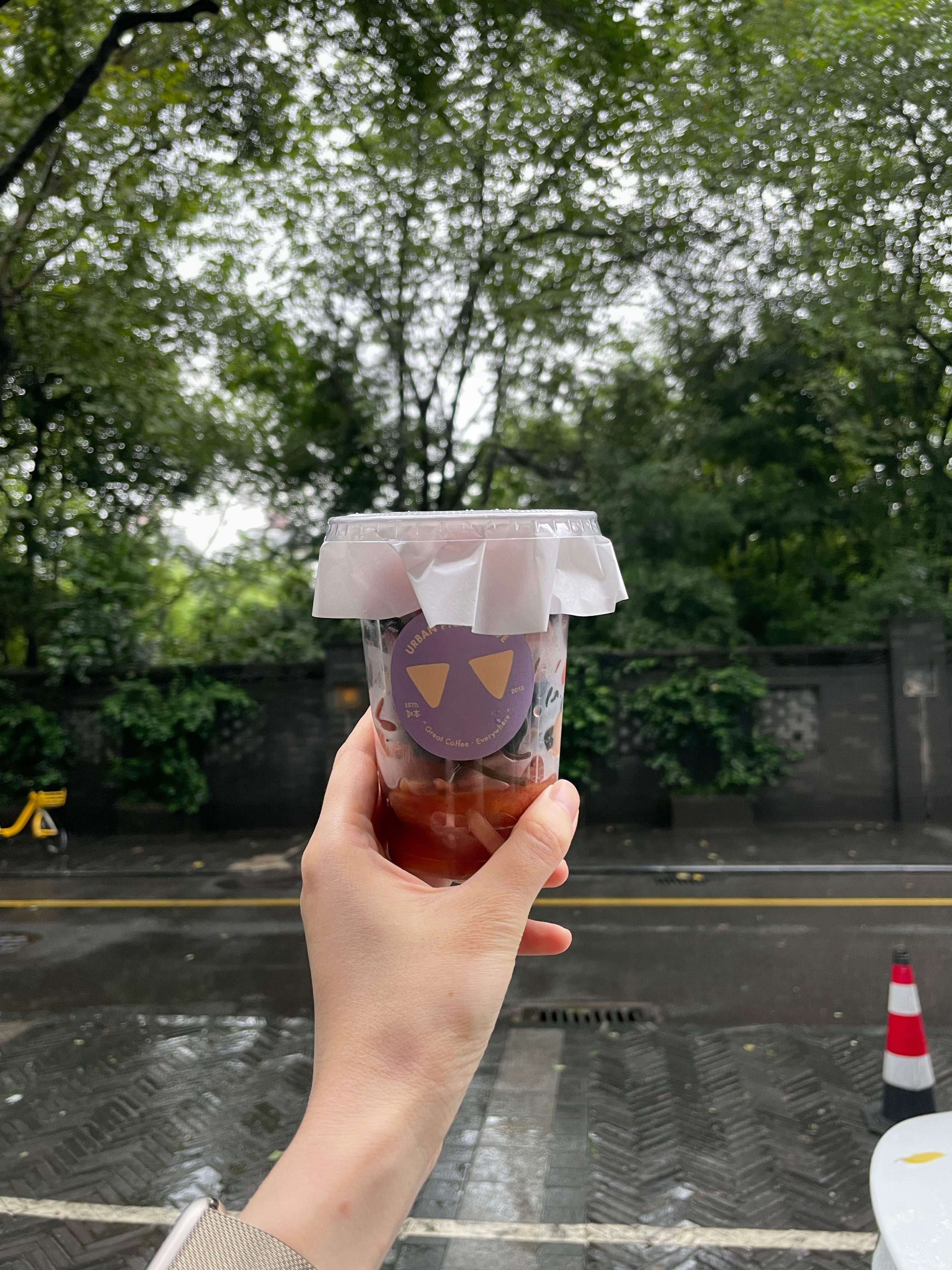 分享一些夏天的五颜六色和可可爱爱💕有一天晚上一扭头的功夫找不着塔了，只听到她的