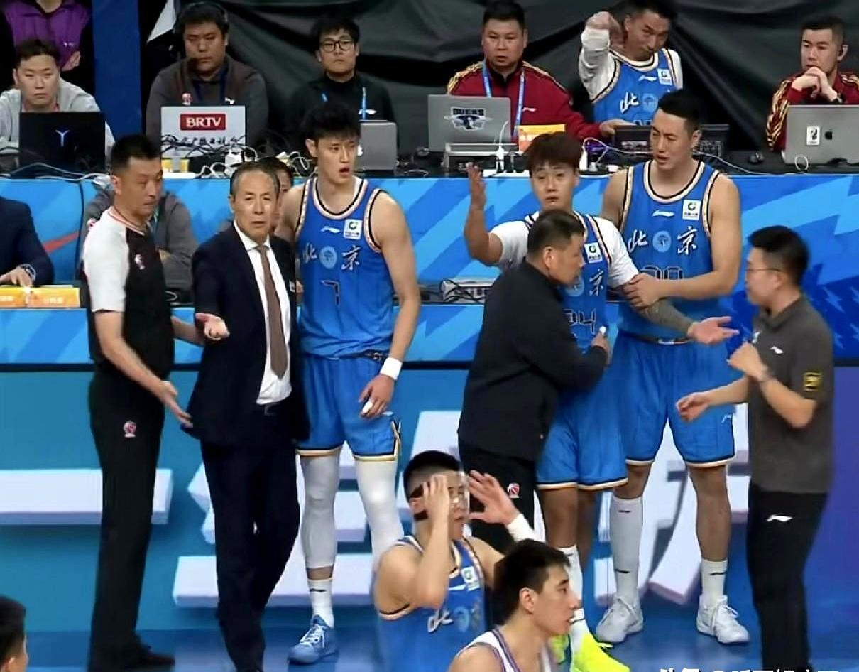 京城德比，北汽82比88再输北控，主场三连跪。
 
赵睿复出19分钟，6投0中，