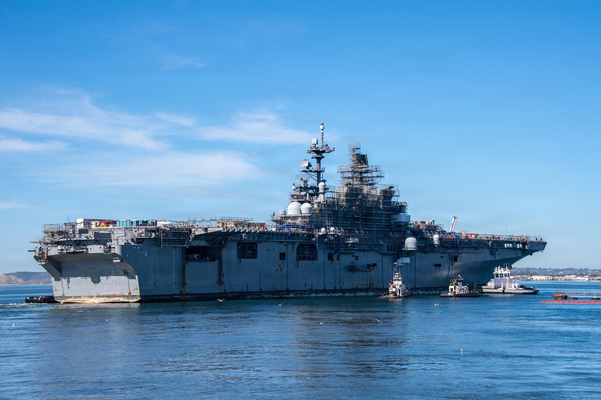 美国号入坞维修——当地时间2月21号，美国海军美国号两栖攻击舰(LHA-6)进入
