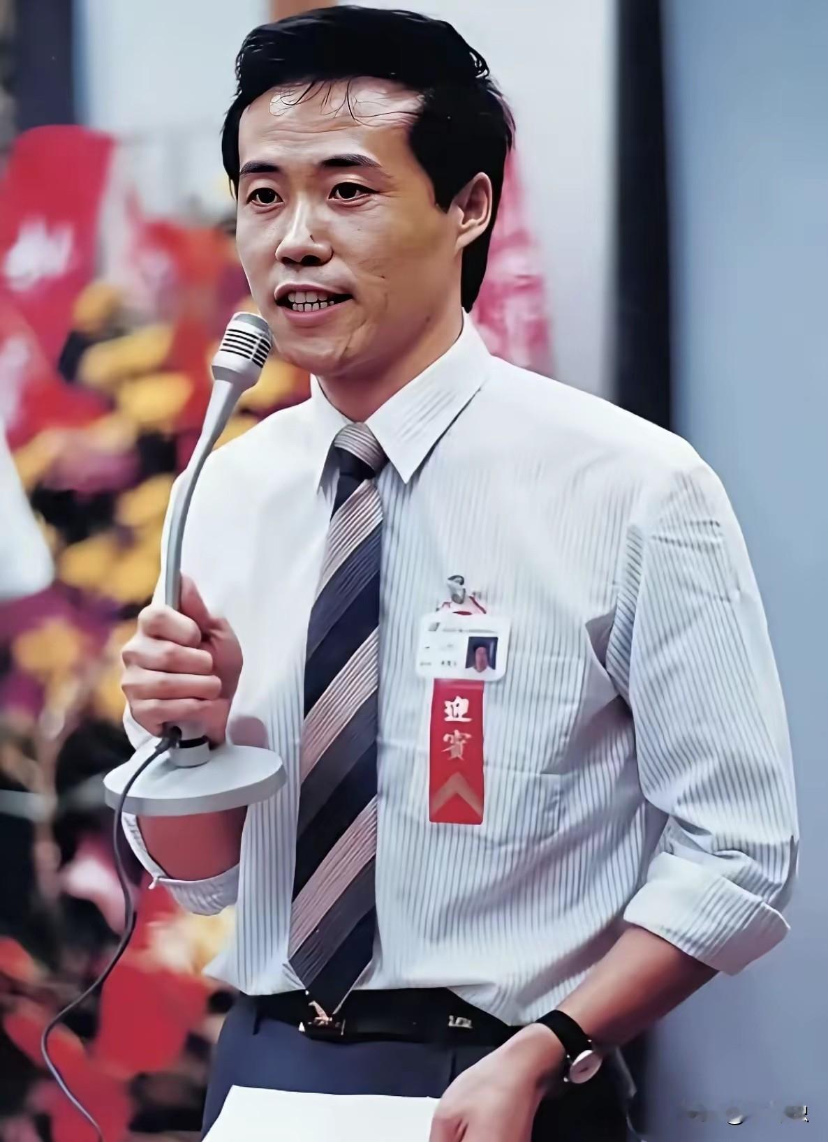 王石还是很厉害，当年姚老板要吃掉他的劳动成果。
后来他出山了，姚老板杠杆收起来。