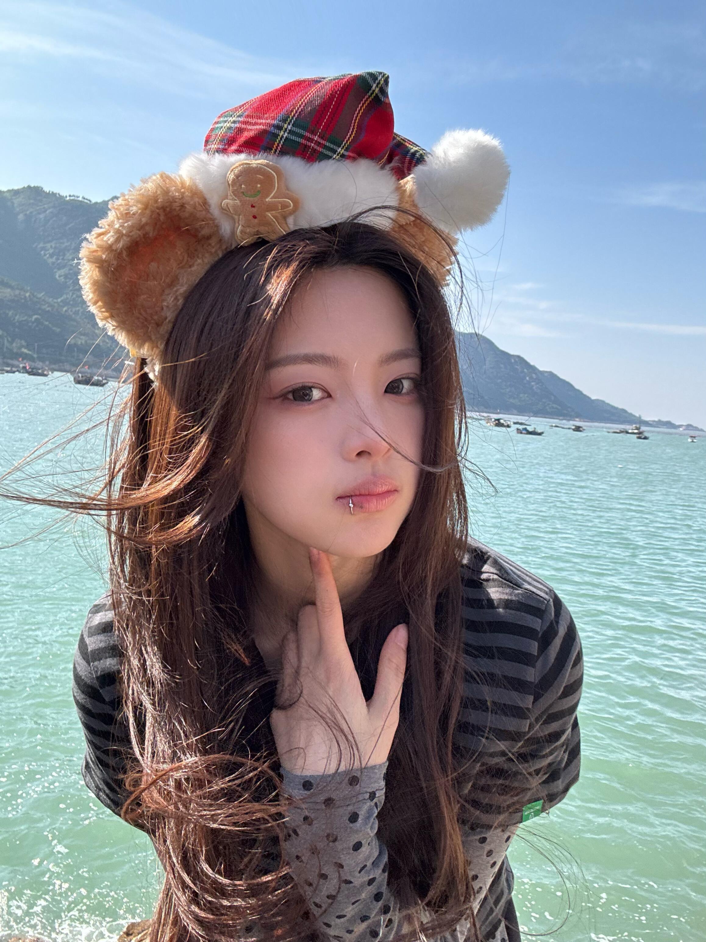 杨超越～圣诞唇环🎄好萌 