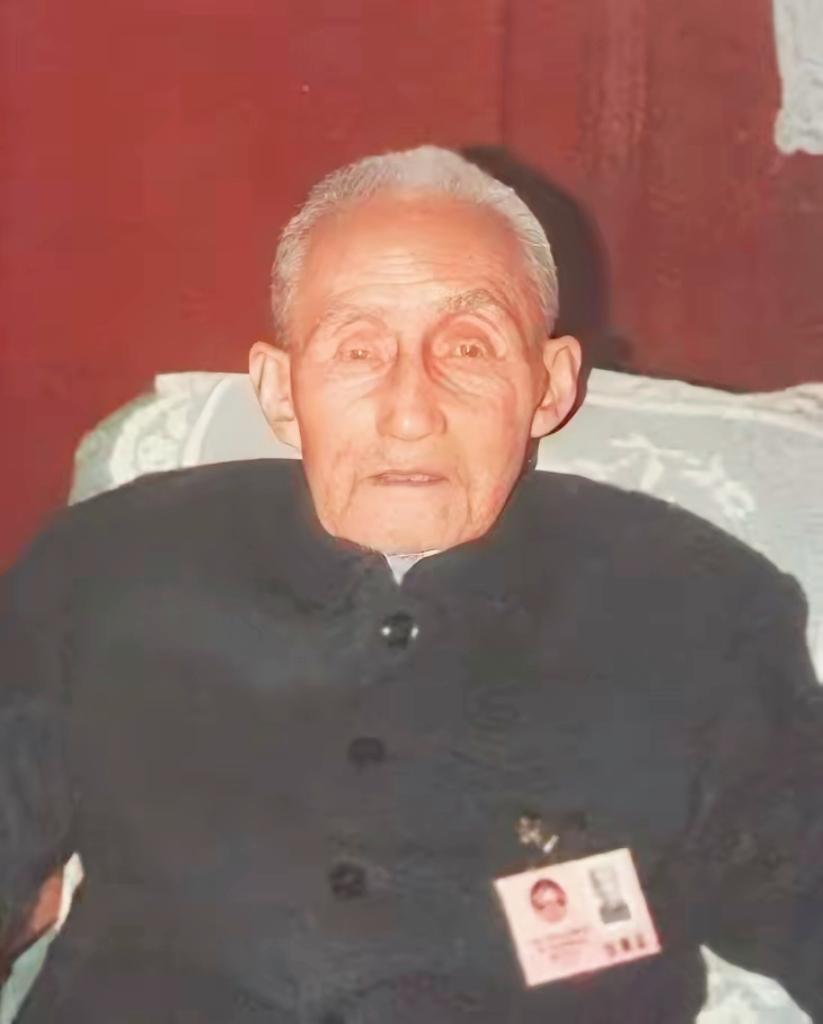 1949年，原79军军长被俘虏后想要自尽，想到自己20岁的漂亮老婆，一脸麻子、身