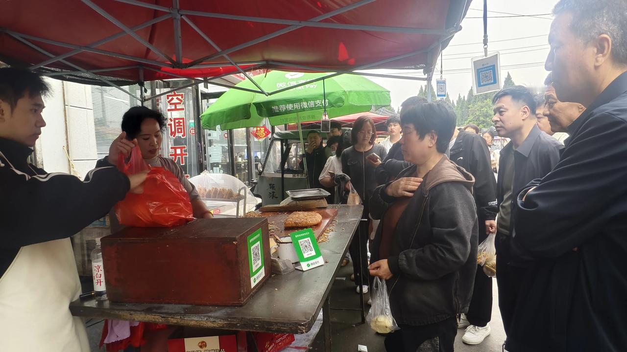 地方美食的天花板，白道口采家壮馍摊前天天排长队！

安阳市滑县有个白道口镇，镇上