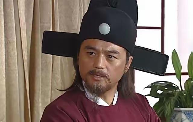 1380年，胡惟庸之子横死街头，他怒斩车夫，朱元璋冷冷道：用胡家满门+三万颗人头