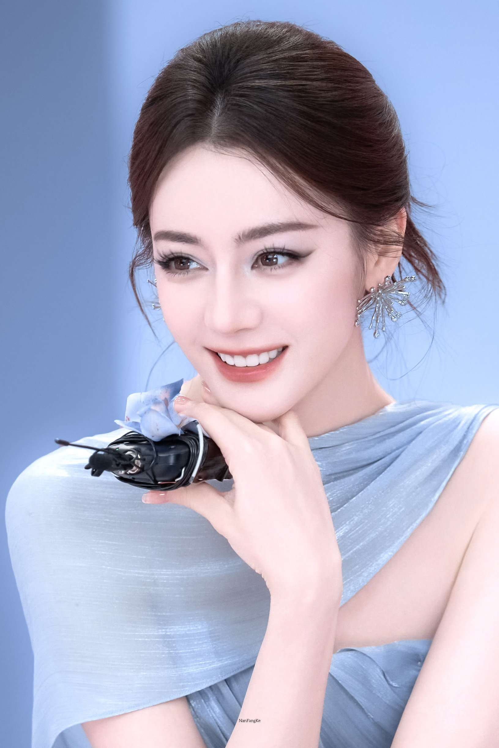 冰月之神🧊💧迪丽热巴陈都灵九重天新海报 ​​​